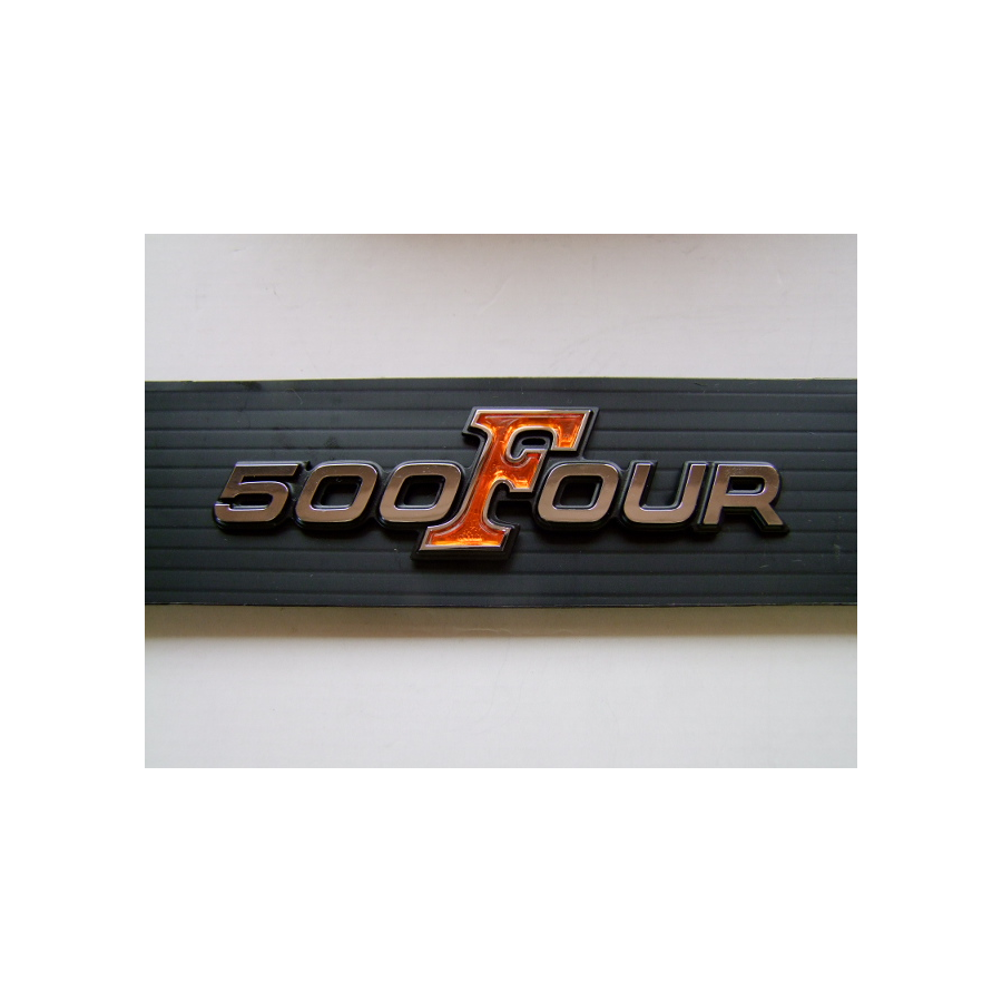 Carter lateraux - Embleme 500 Four - logo